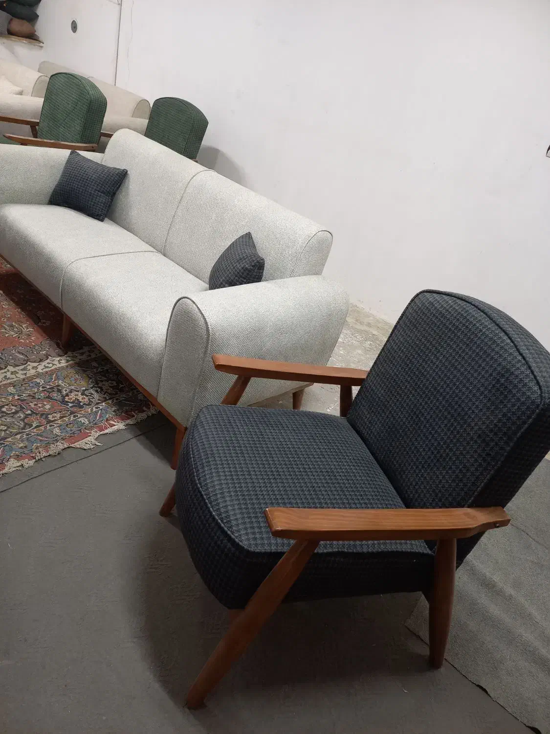 مبل راحتی مینیمال چستر زیر قیمت|مبلمان خانگی و میز عسلی|مشهد, رده|دیوار