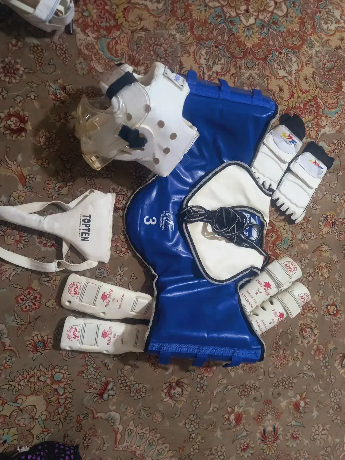 تجهیزات کامل تکواندو سایز ۳ و ۵|تجهیزات ورزشی|مرودشت, تخت جمشید|دیوار