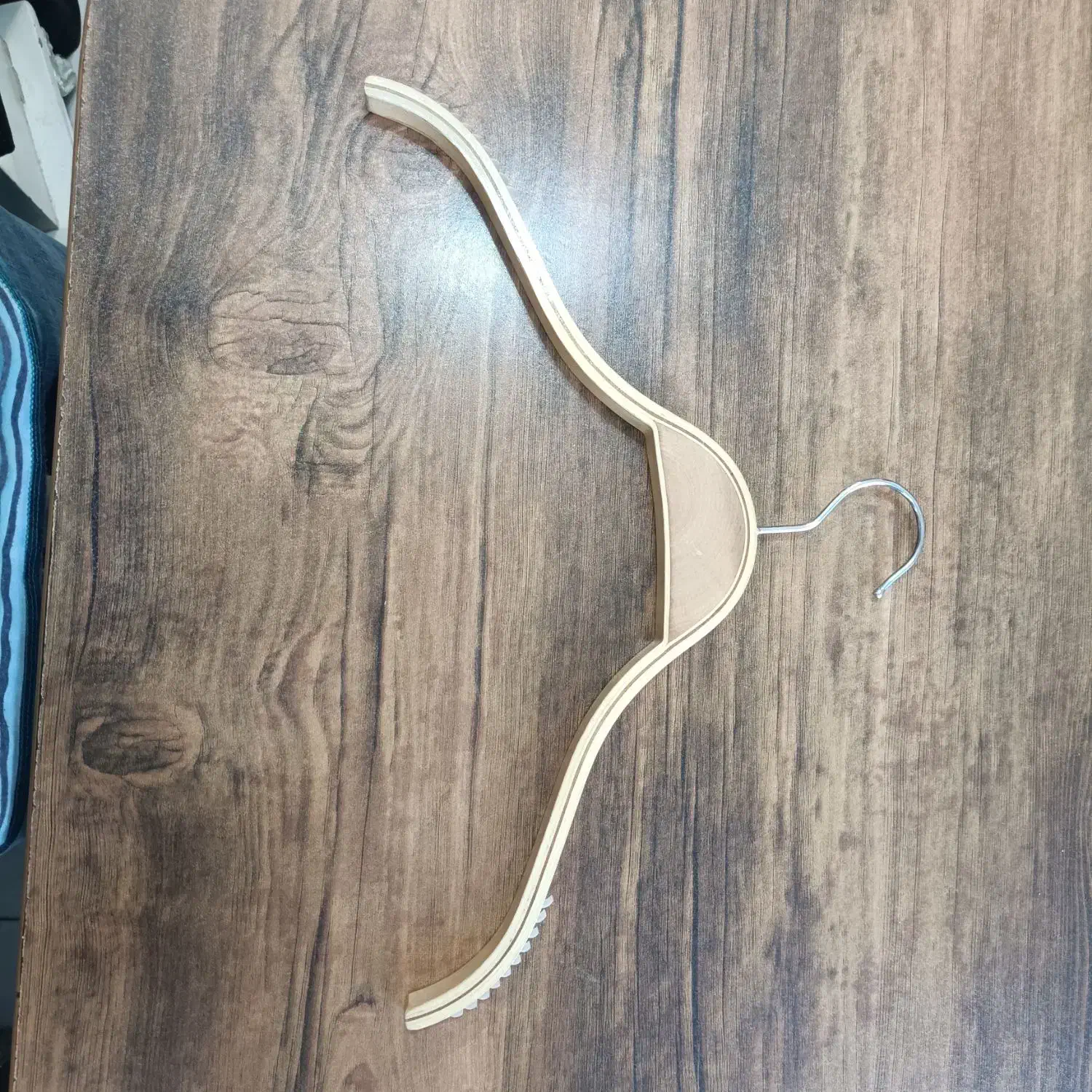 چوب کار بامبو|بندرخت و رختآویز|اندیشه, اندیشه فاز ۱|دیوار