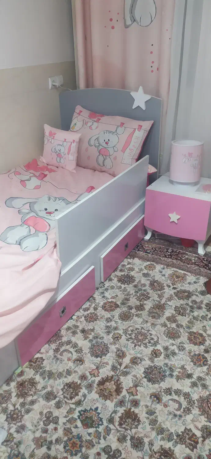 تخت کودک بدون تشک|تخت و صندلی بچه|میانه, |دیوار