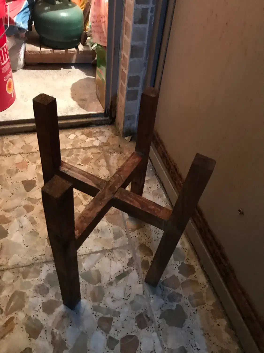 استند و گلدان چوبی و محکم وکاملا سالم دوتافقط ۱۸۰|صنایع دستی و سایر لوازم تزئینی|لاهیجان, گلستان|دیوار