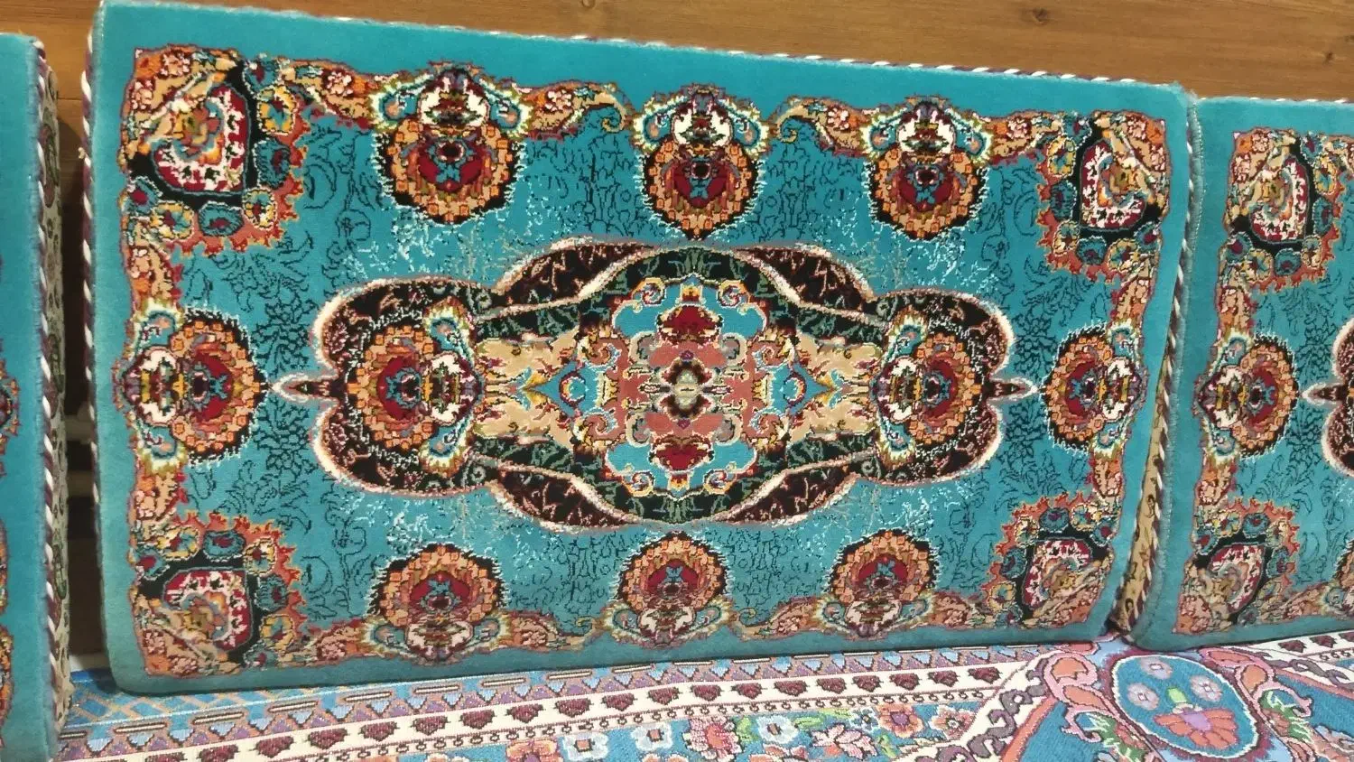 سالم  نو|فرش|قروه, |دیوار