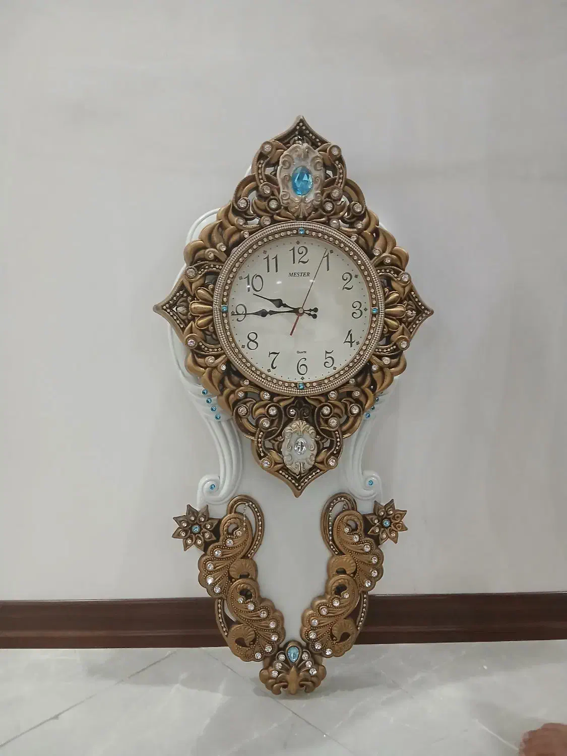 ساعت دیواری شیک وزیباسفیدطلایی|ساعت دیواری و تزئینی|تهران, هفده شهریور|دیوار