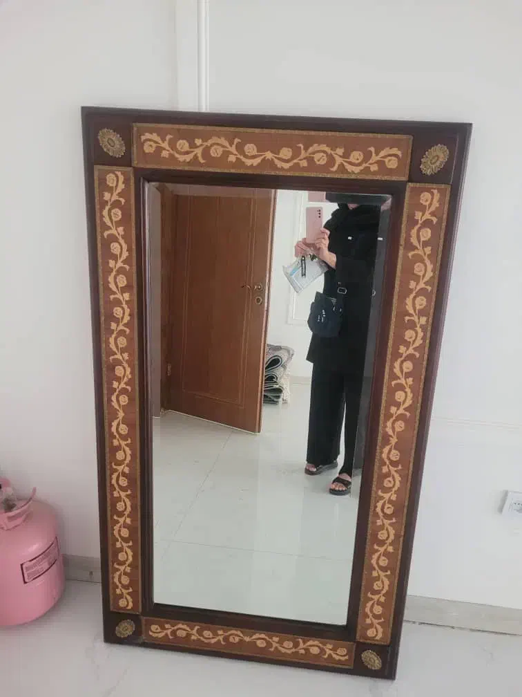 اینه ی چوبی|آینه|مشهد, نیروی هوایی|دیوار