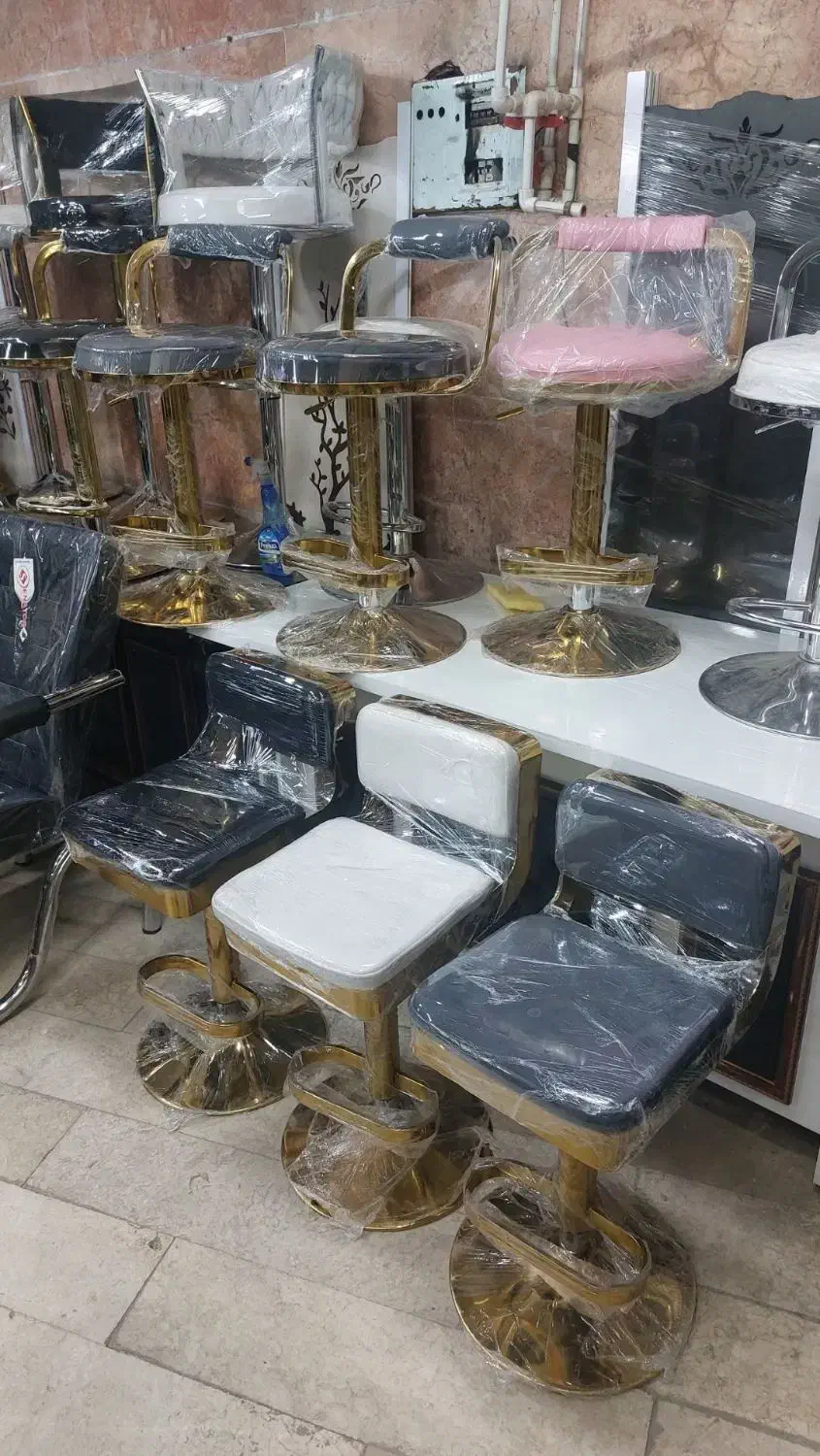 صندلی پشت توری مدیریتی اداری کامپیوتری اپنی میز|دفتر کار|مشهد, طلاب|دیوار