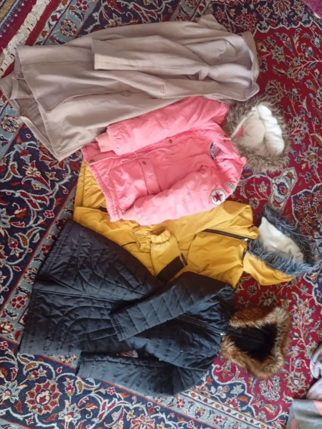 کاپشن|لباس|آباده, |دیوار