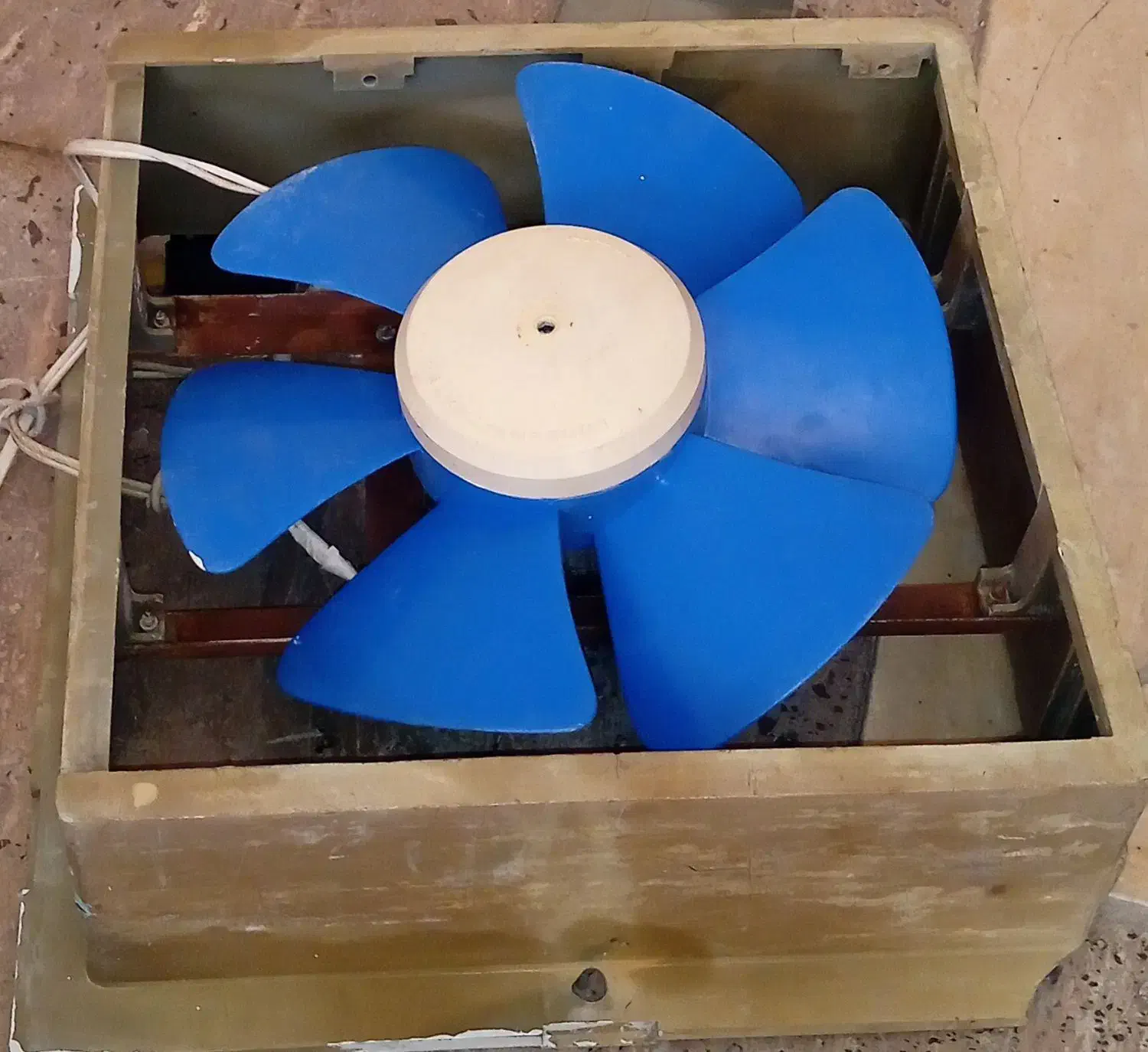 فن هواکش|پنکه و تصفیه‌کنندهٔ هوا|کاشمر, |دیوار