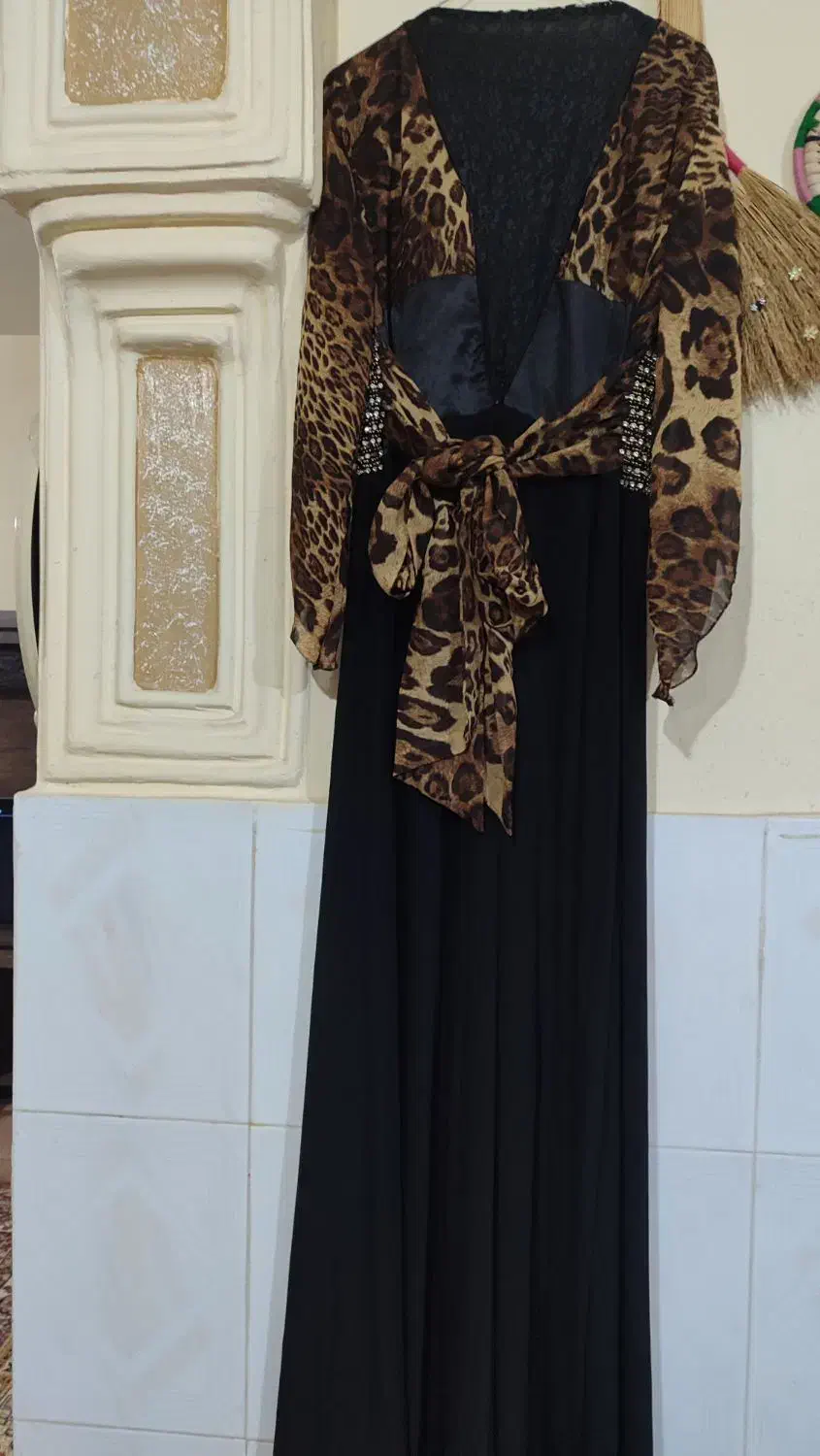 لباس|لباس|سیاهکل, |دیوار