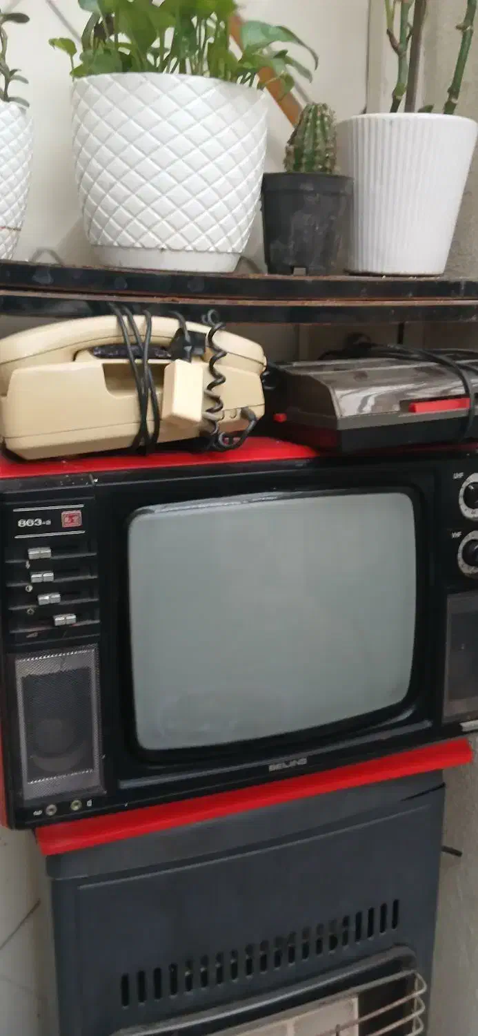 تلوزیون قدیمی|کلکسیون اشیاء عتیقه|لنگرود, |دیوار