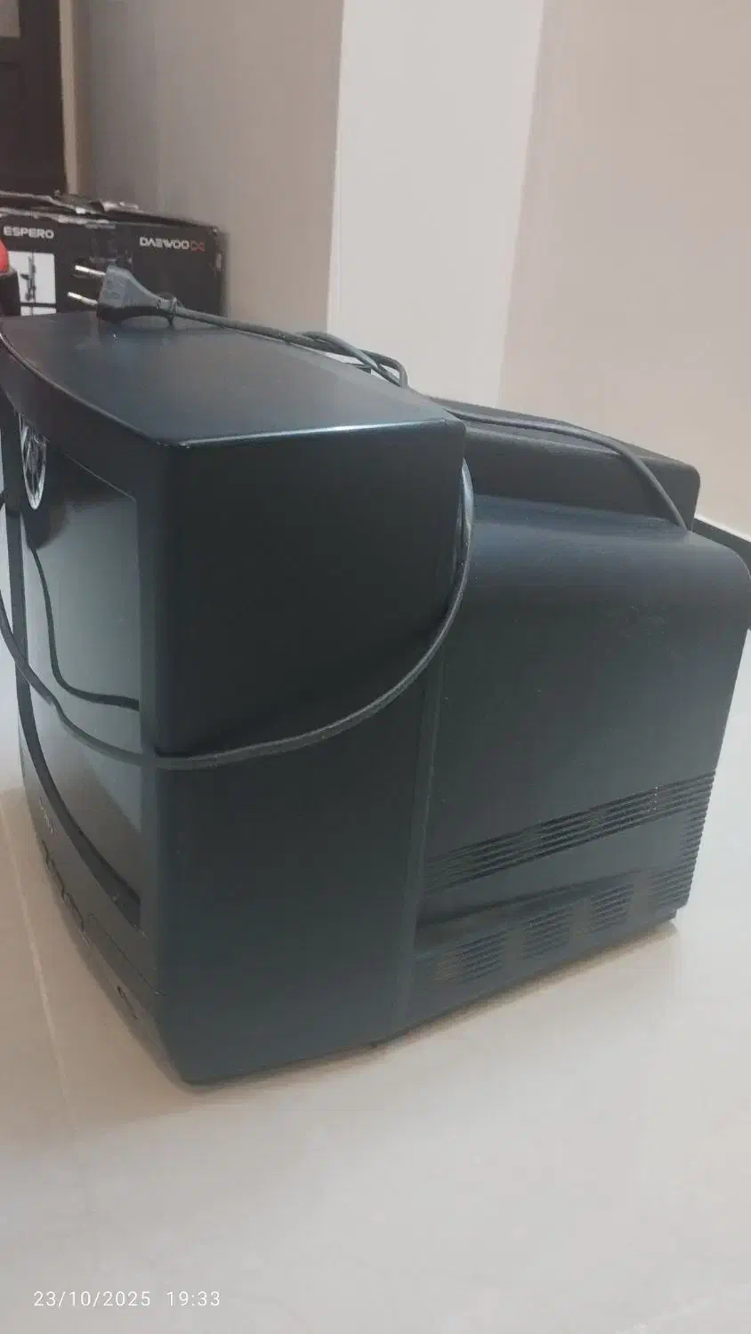 تلوزیون رنگی ۱۴ اینچ سونی|تلویزیون و پروژکتور|صدرا-فارس, فاز ۲|دیوار