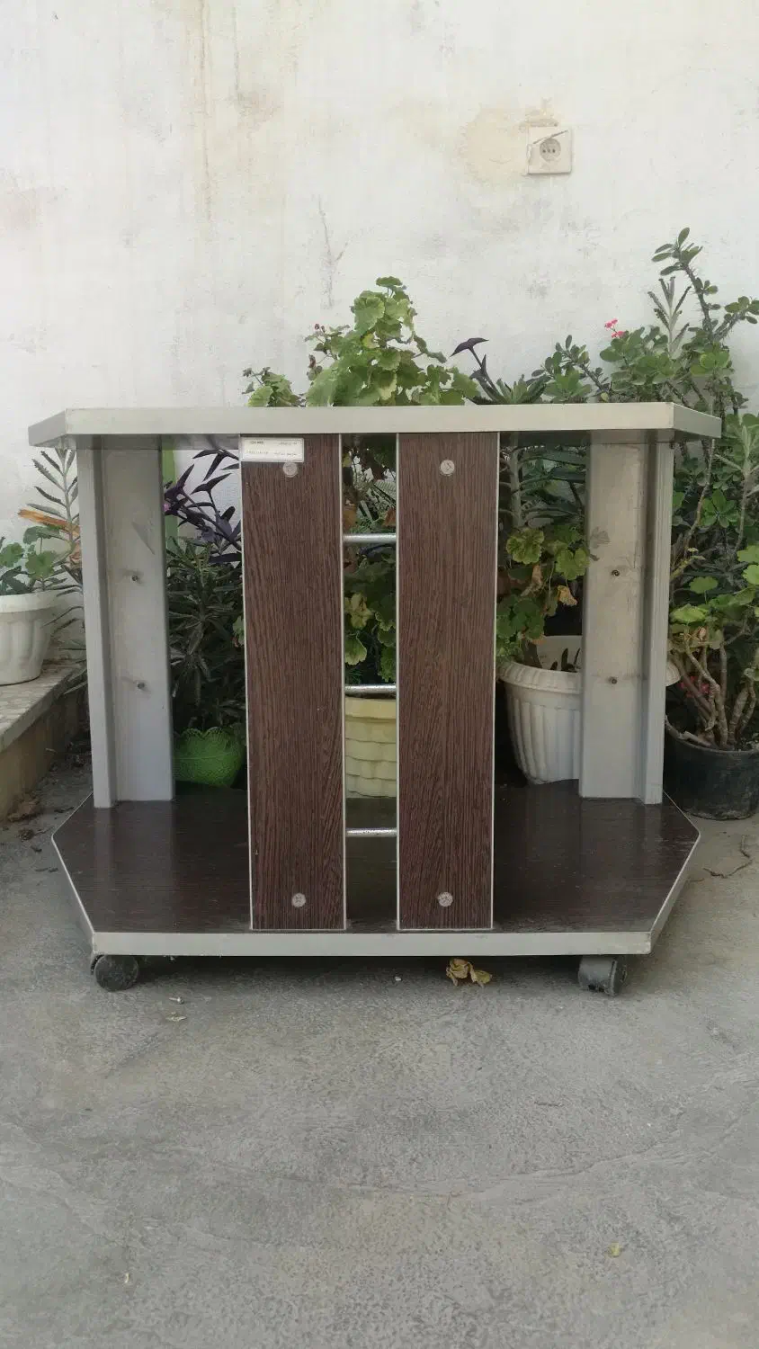 تلویزیون ۲۱اینچ سامسونگ و میز  تلویزیون|تلویزیون و پروژکتور|قائم‌شهر, |دیوار