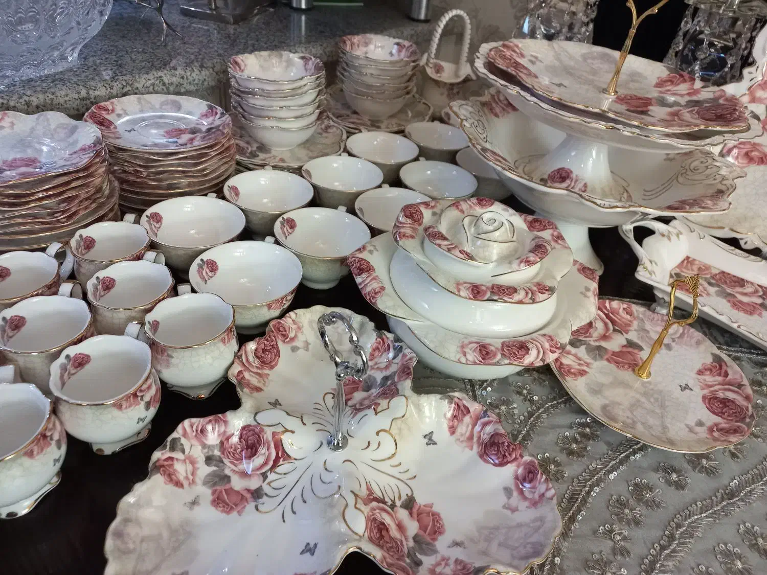 لمونژ ظروف چینی اصل فرانسه ۱۲ نفره جهیزیه و سایر|ظروف سرو و پذیرایی|اصفهان, مرداویج|دیوار