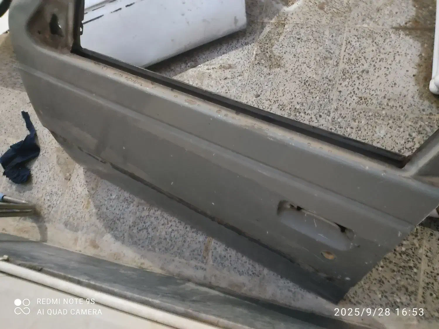 درب پژو سه عدد سفید و نقره ای و خاکستری|قطعات یدکی و لوازم جانبی|اصفهان, ناصرخسرو|دیوار