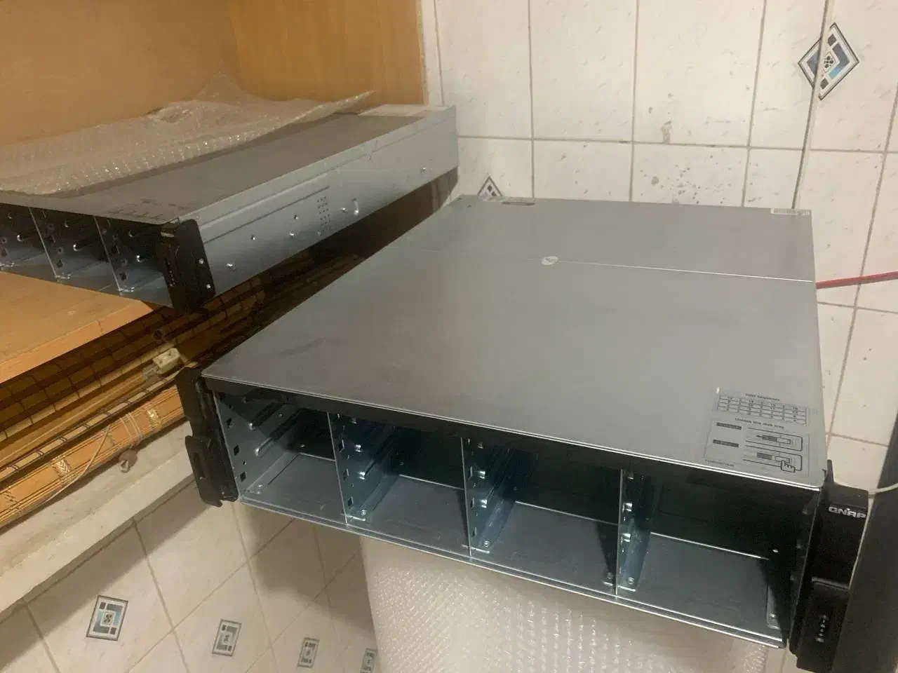 QNAP TES-1885 + Ex REXP-1620U-RP سرور استوریج|مودم و تجهیزات شبکه|تهران, جمال‌زاده|دیوار