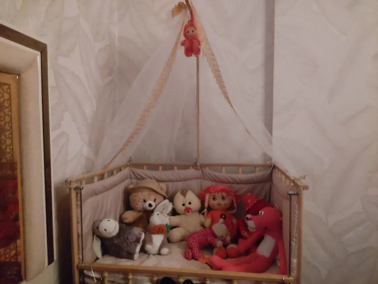 تخت خواب و گهواره کودک..|تخت و صندلی بچه|اهواز, کوی باهنر|دیوار