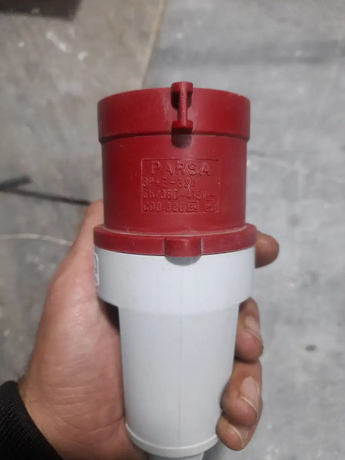 ۴ شاخ ۳ فاز صنعتی ۳۲ آمپر آک|سایر لوازم برقی|قزوین, |دیوار