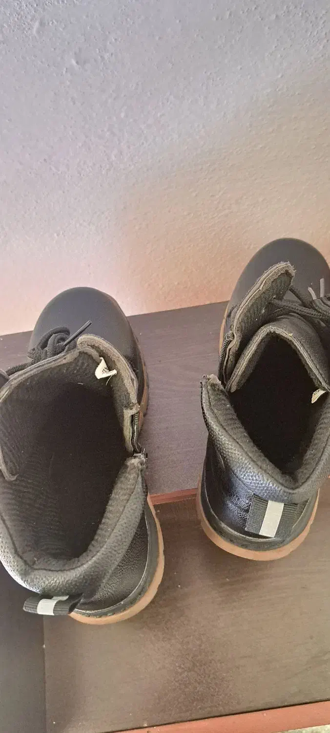 سالم و بدون هیچ مشکلی|کفش و لباس بچه|رشت, باهنر|دیوار