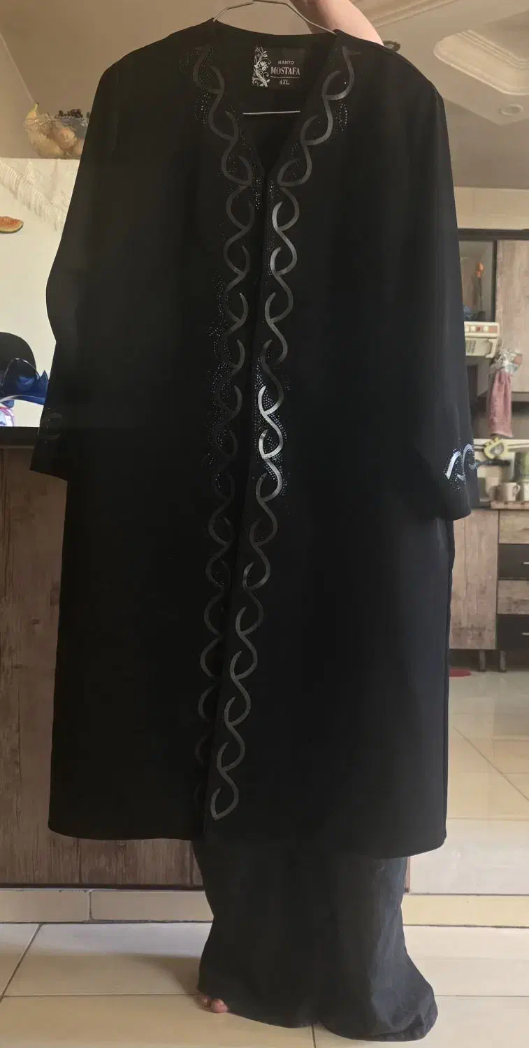 مانتو کاملا نو|لباس|شاهین‌شهر, نبوت|دیوار