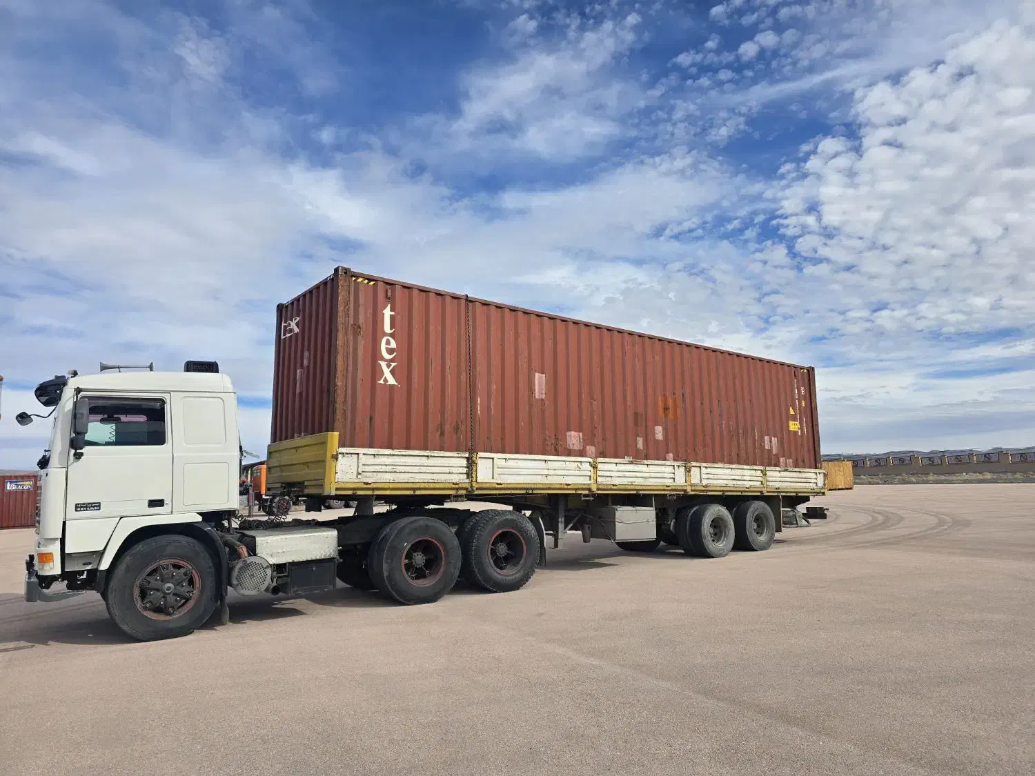 کشنده افf ۱۲|خودرو سنگین|مشهد, کوه سنگی|دیوار