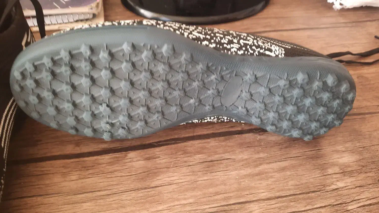 کفش فوتبال چمن|کیف، کفش، کمربند|طرقبه, |دیوار