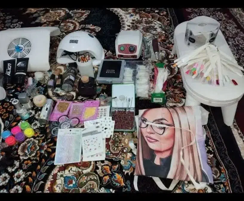 کاشت ناخن|آرایشگاه و سالن‌های زیبایی|خرم‌آباد, |دیوار