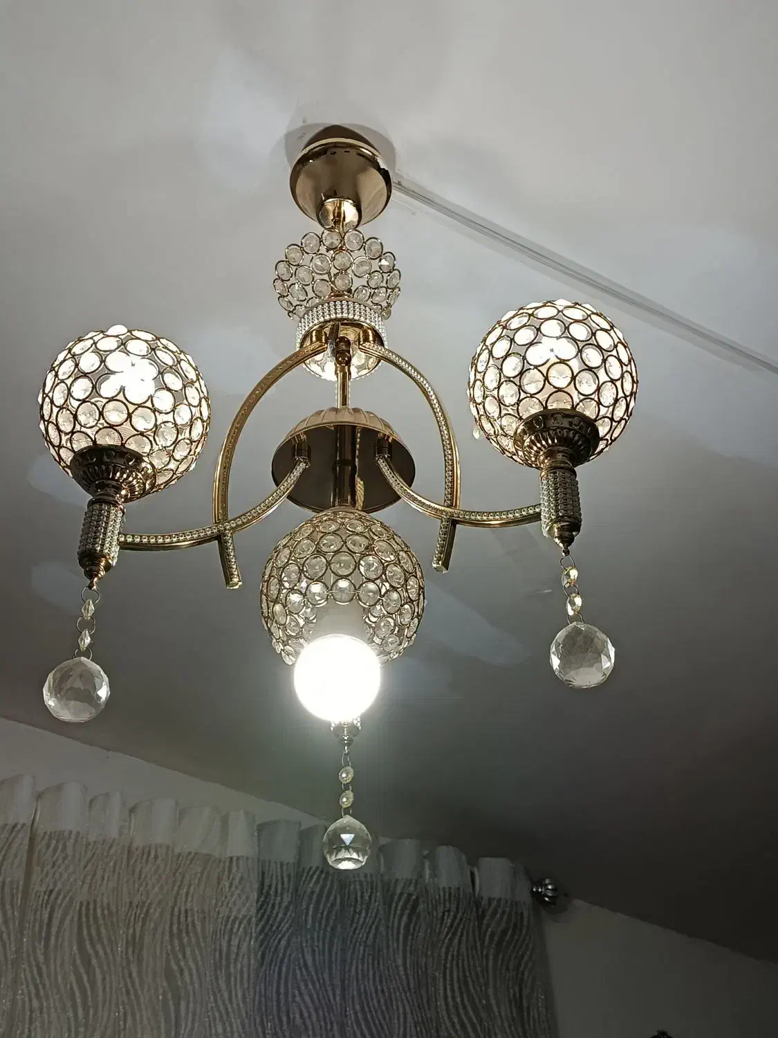 لوستر|لوستر و چراغ آویز|بندر انزلی, نیمه شعبان|دیوار