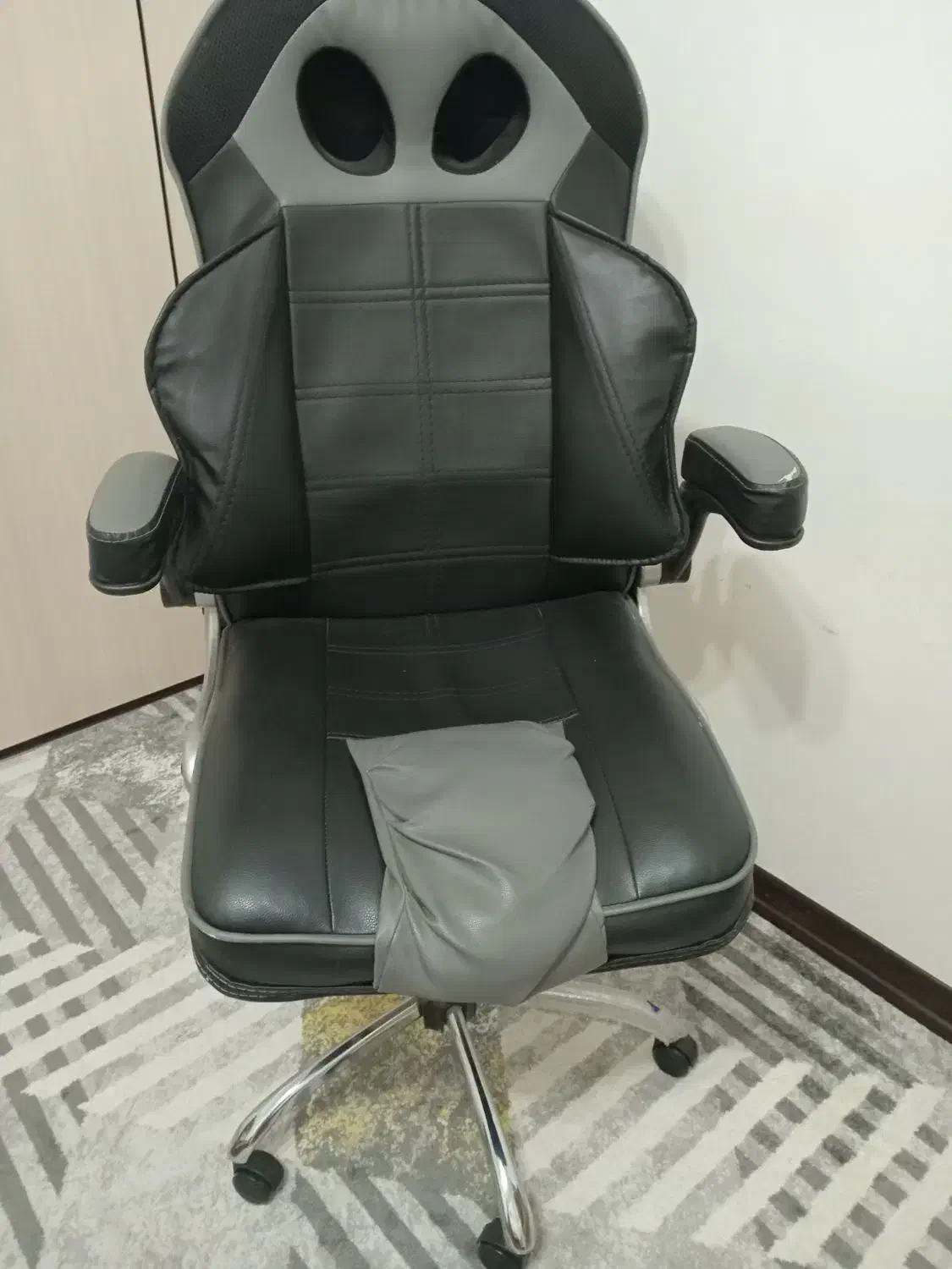 صندلی در شهرکرد|صندلی و نیمکت|شهرکرد, |دیوار