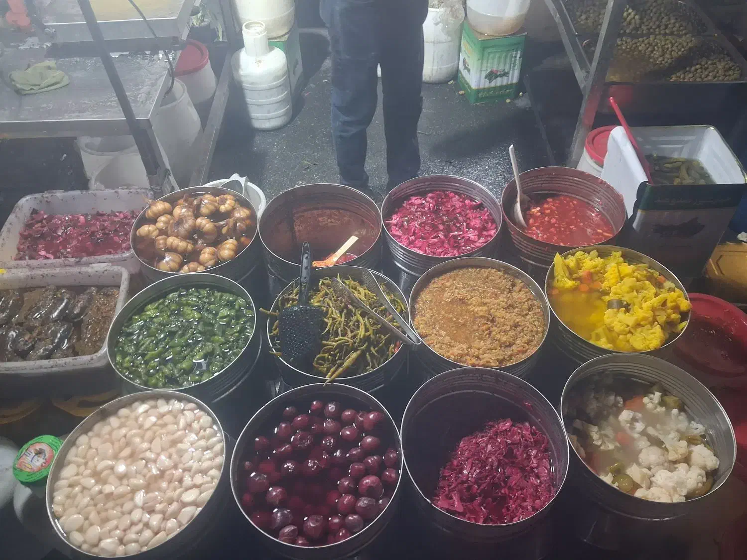 استخدام اقا|استخدام خدمات فروشگاه و رستوران|تهران, شهرک ولیعصر شمالی|دیوار