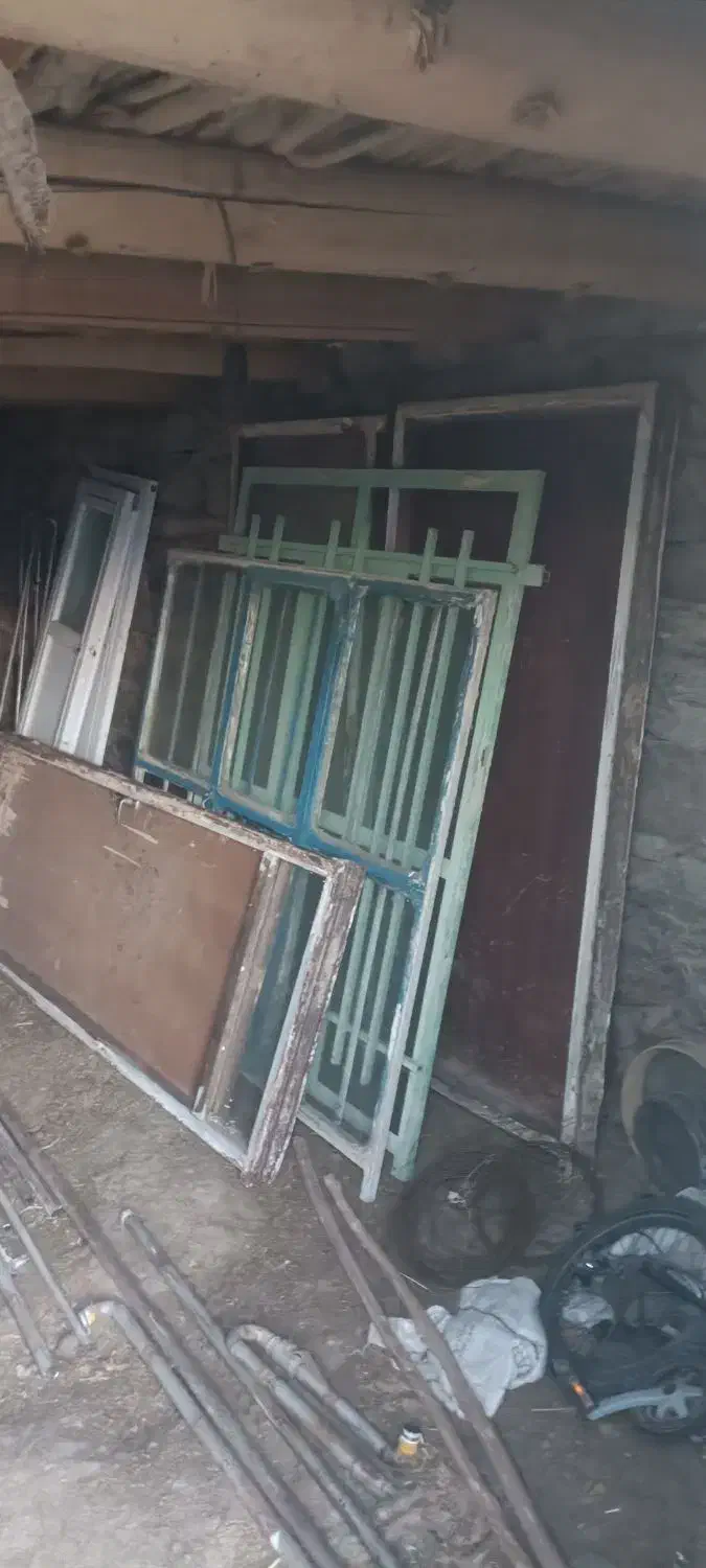 فروش در و پنجره در حد نو|مصالح و تجهیزات ساختمان|سروآباد, |دیوار