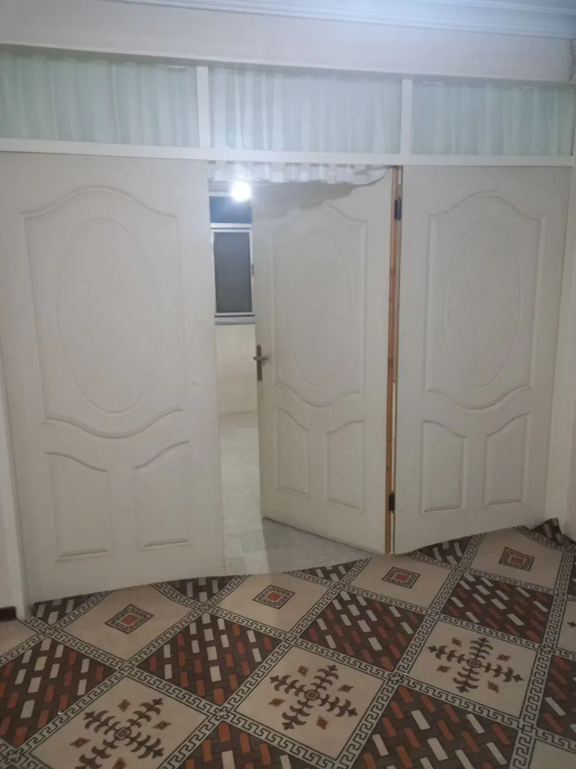 درب چوبی ۳ لنگه بازشو|مصالح و تجهیزات ساختمان|همدان, |دیوار