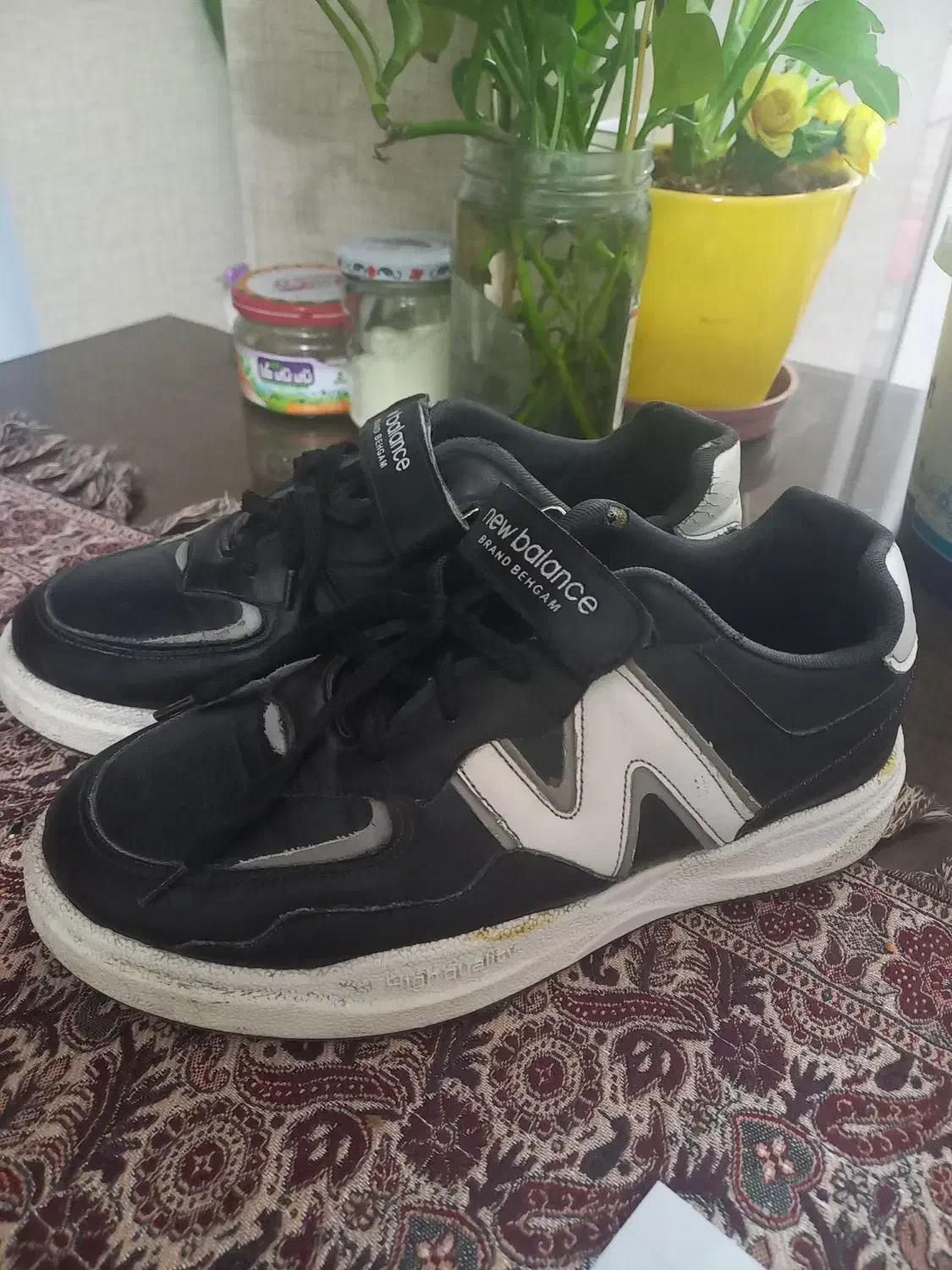 کفش پسرونه|کیف، کفش، کمربند|کاشان, باغچه فیض|دیوار