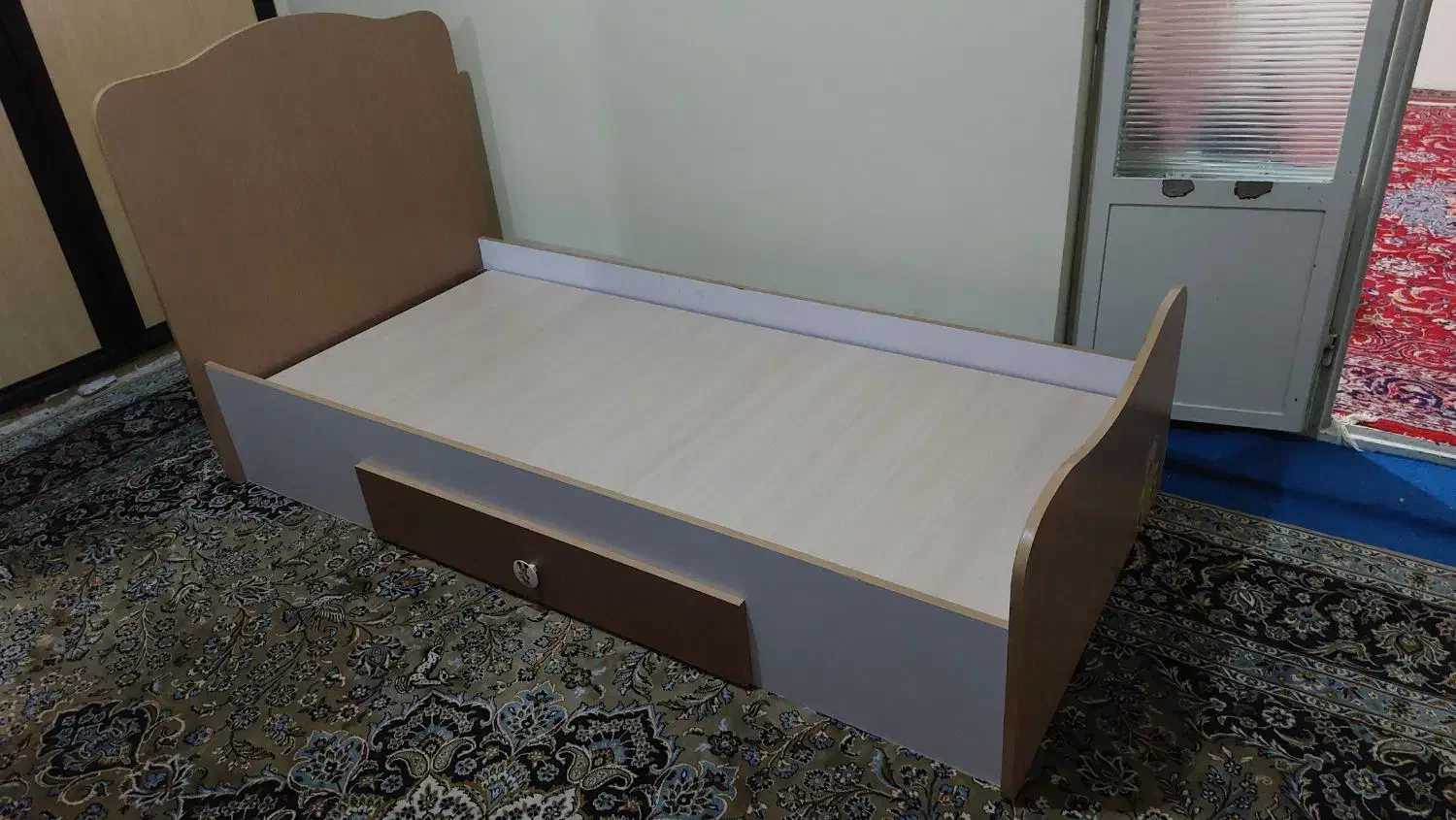 تخت خواب نوجوان|تخت و صندلی بچه|شازند, |دیوار