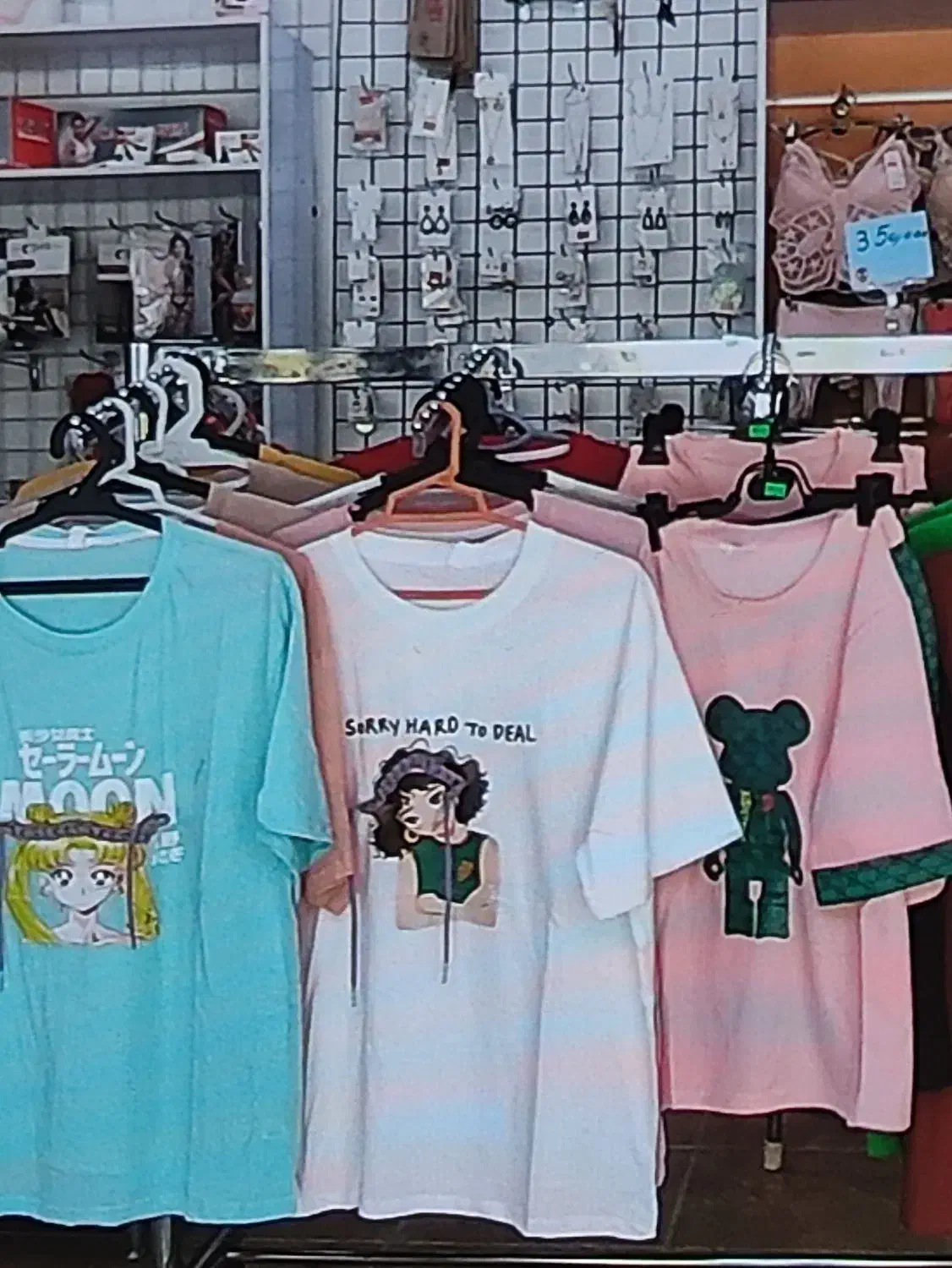 نیازمند به یک خانم فروشنده پوشاک|استخدام خدمات فروشگاه و رستوران|برازجان, |دیوار