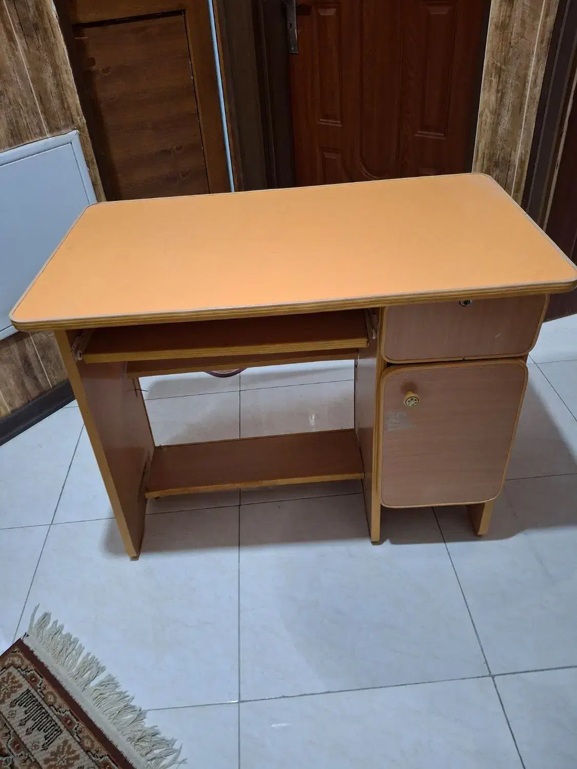 میز تحریر سالم و تمیز|میز تحریر و کامپیوتر|مشهد, یاس|دیوار