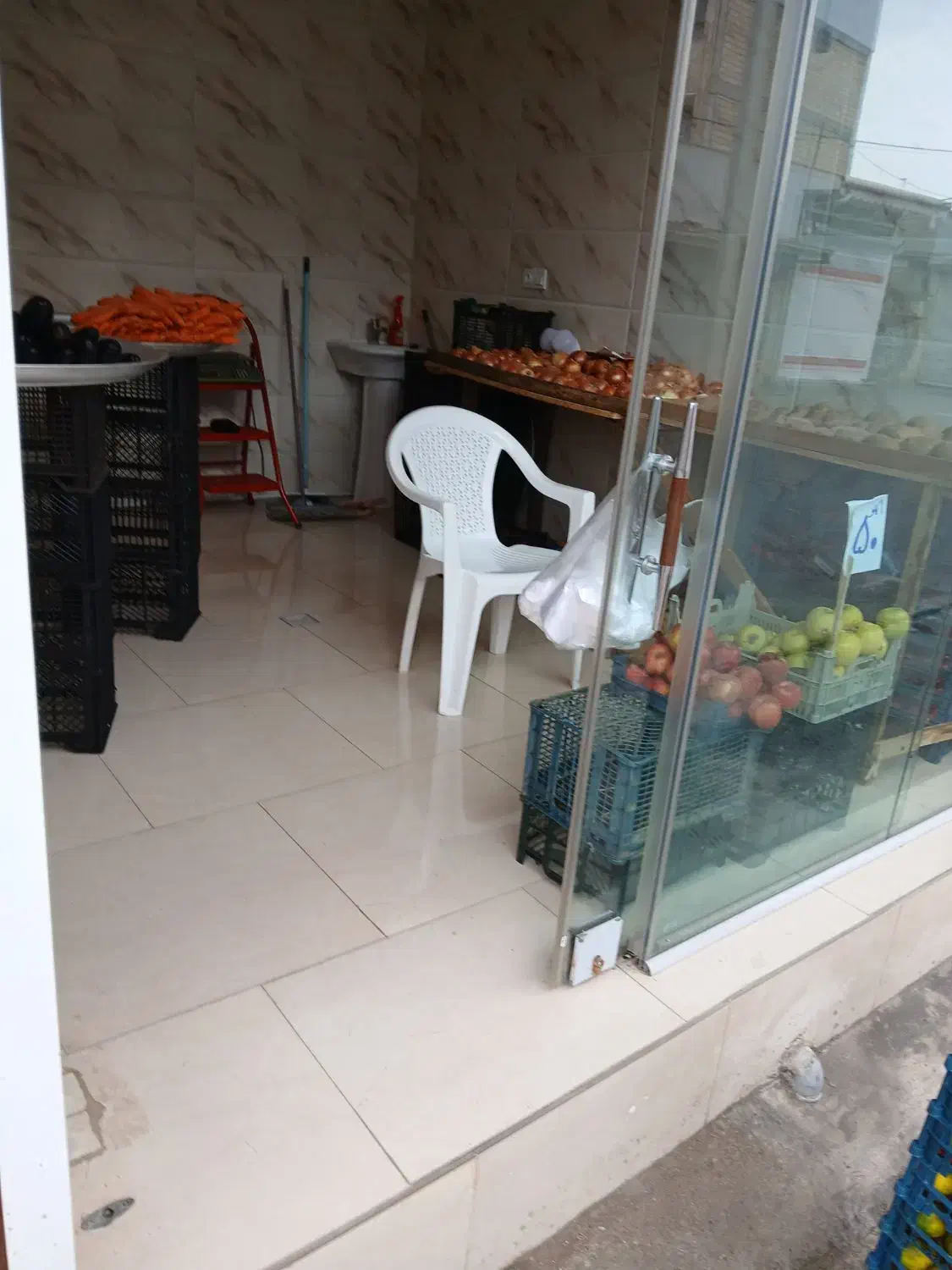 اجاره مغازه|اجارهٔ مغازه و غرفه|رشت, دیانتی|دیوار