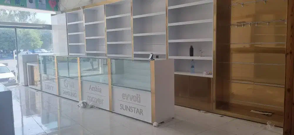 کابینت هایگلاس بسیار تمیز در حد نو فروشی|بوفه، ویترین، کنسول|جیرفت, |دیوار