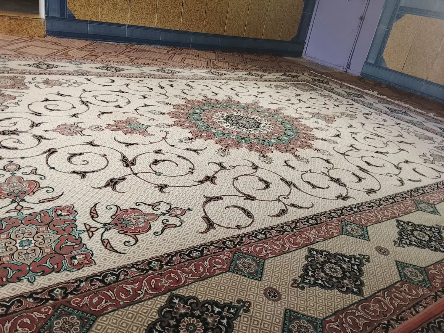 باسلام دوعدد فرش|فرش|یاسوج, |دیوار