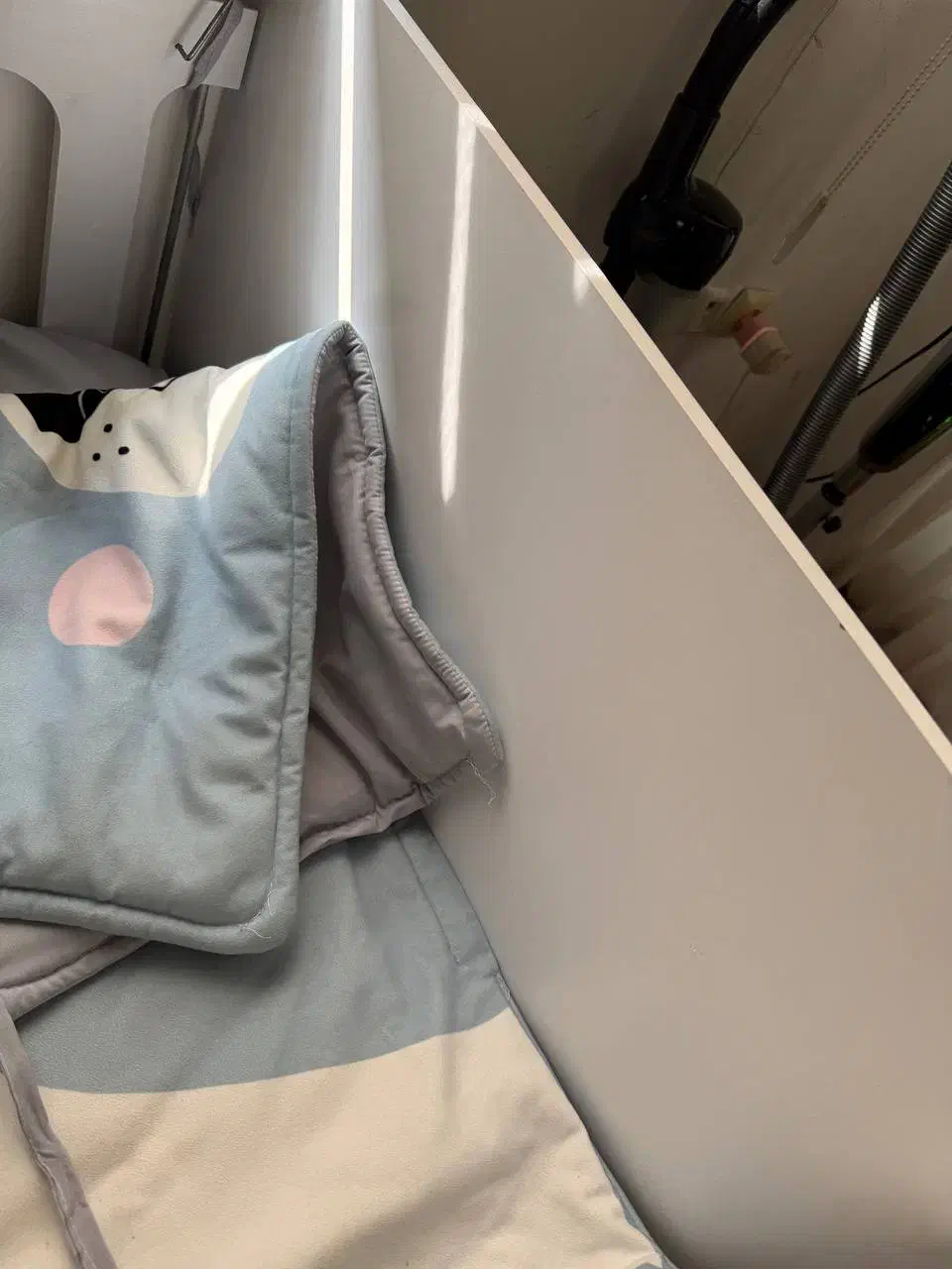 تخت کودک کشو دار|تخت و صندلی بچه|رشت, هلال احمر|دیوار