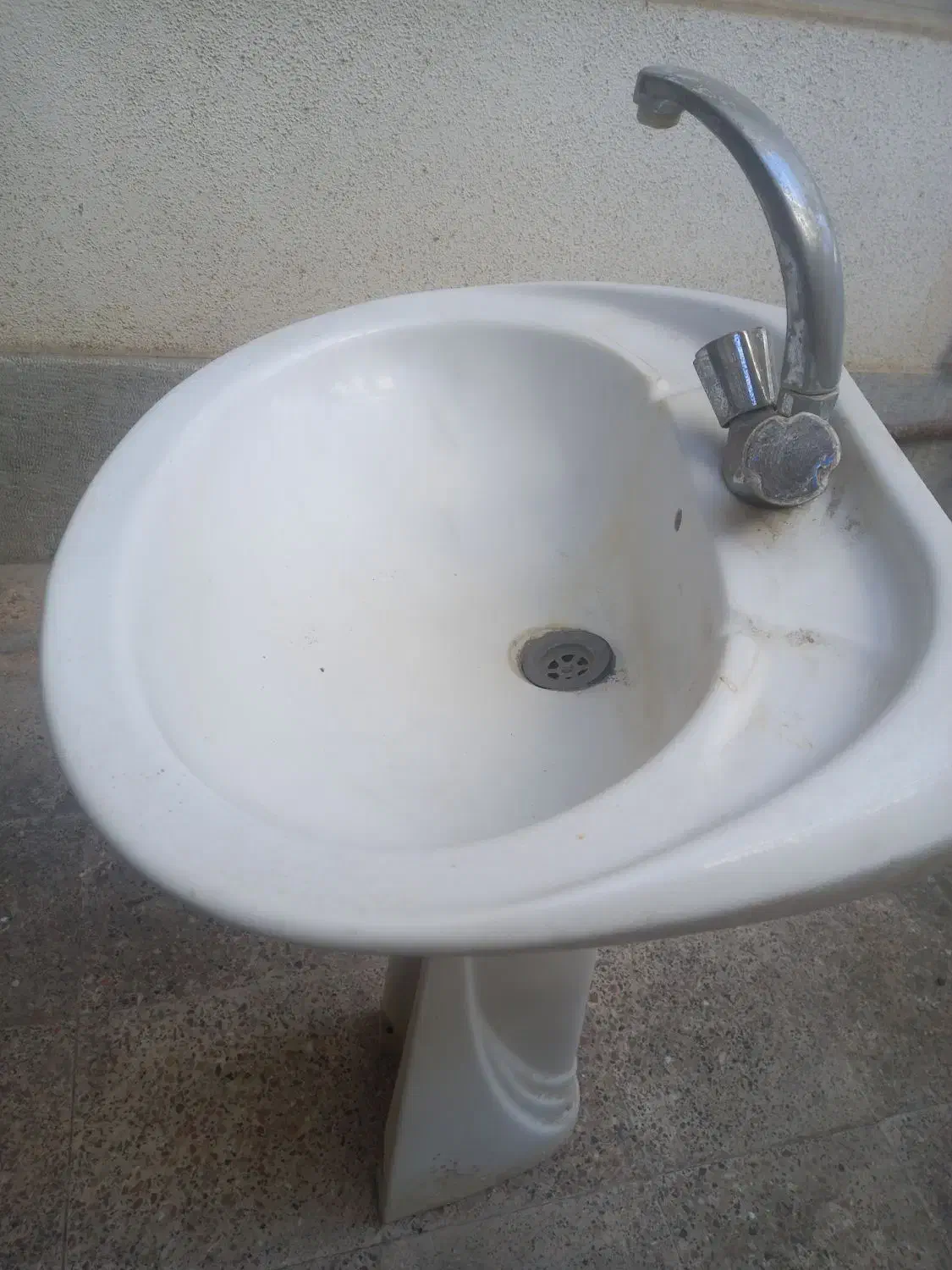 روشویی کامل به همراه شیر آلات ارزان میدم|لوازم سرویس بهداشتی|گرگان, |دیوار