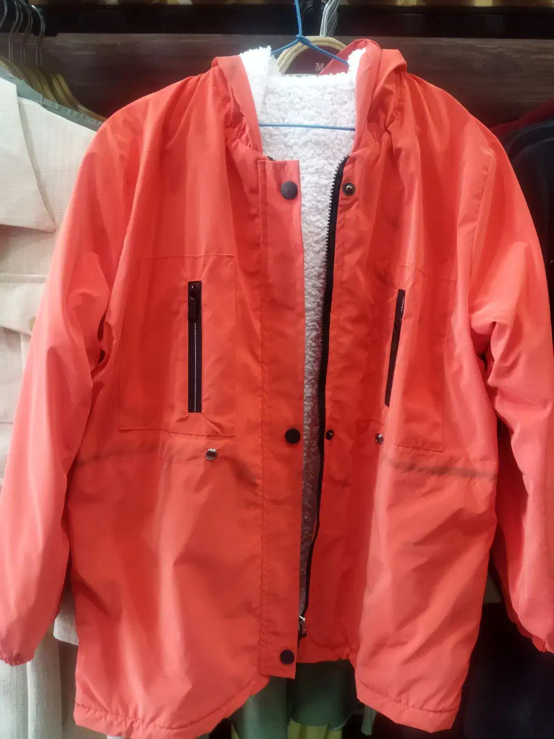 کاپشن|لباس|یزد, |دیوار