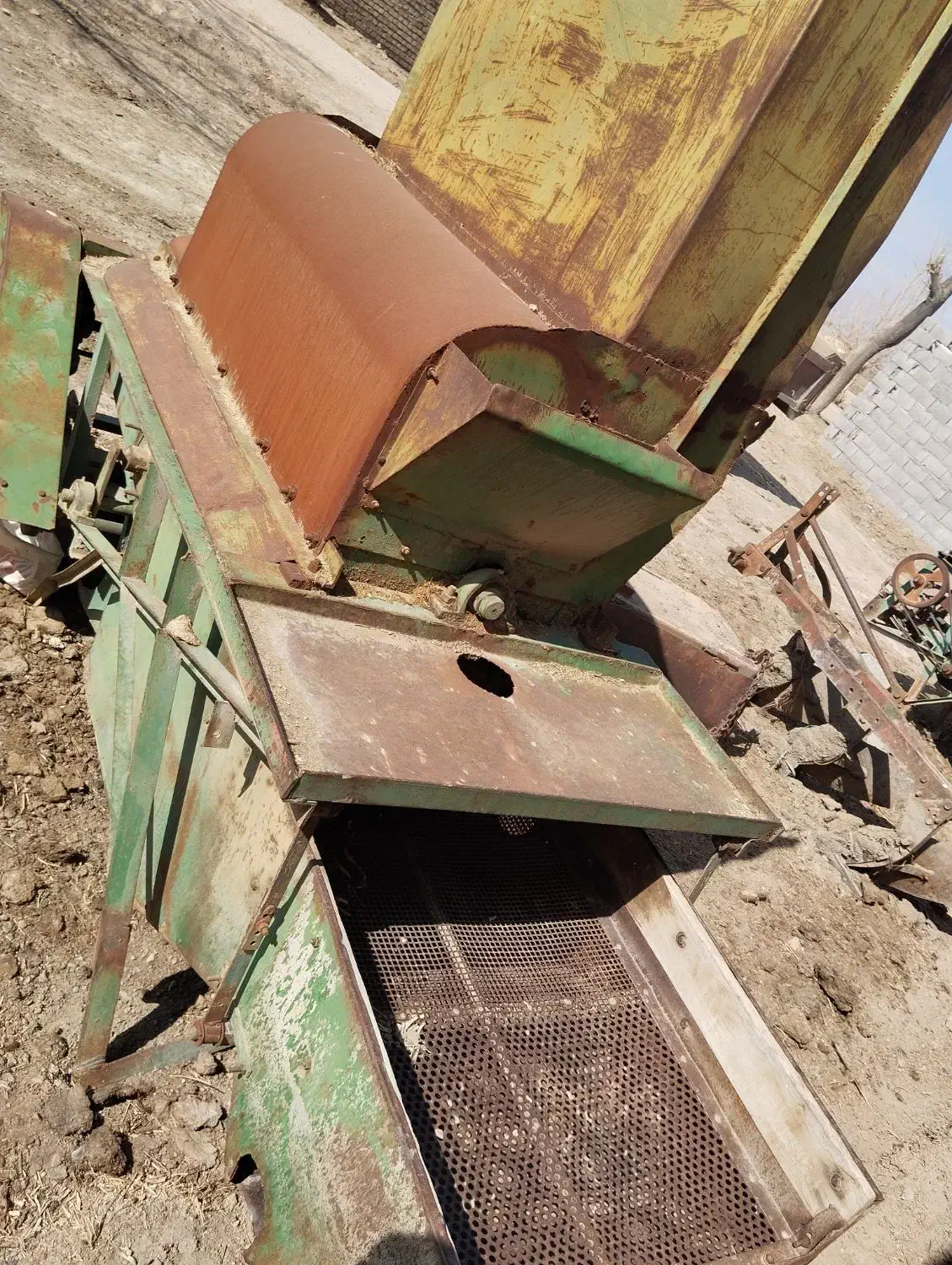 خرمنکوب|ماشینآلات صنعتی|ابریشم, |دیوار