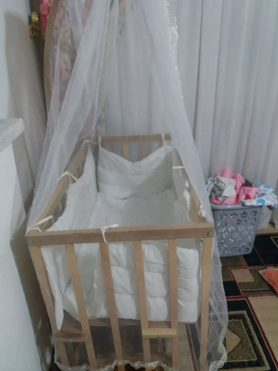 گهواره و تخت کنار مادر|تخت و سرویس خواب|مرودشت, فاز دوم شهرک فرهنگیان|دیوار