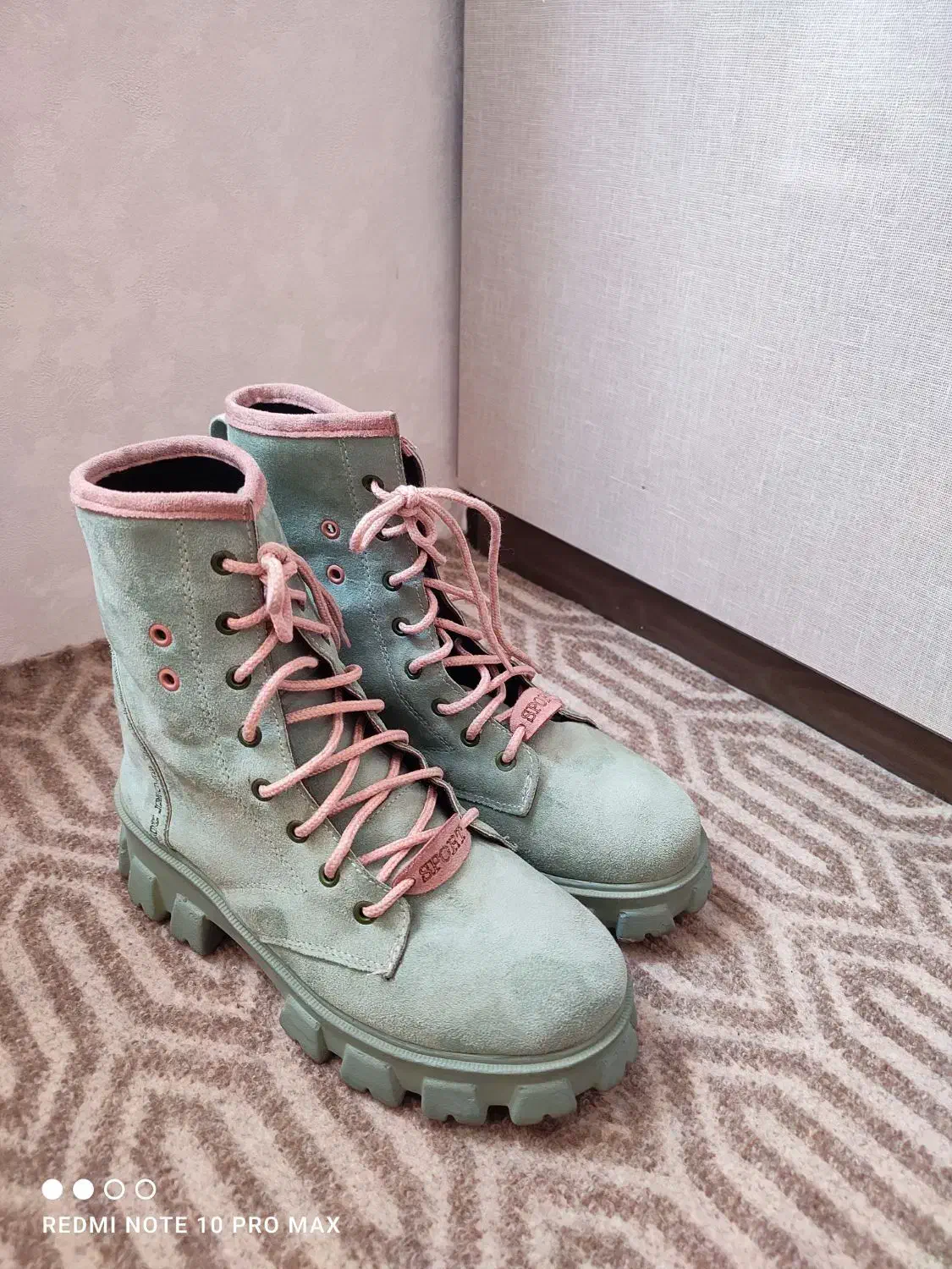 پوتین|کیف، کفش، کمربند|ارومیه, |دیوار