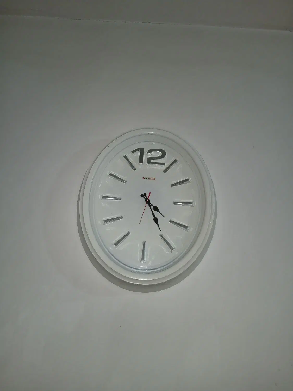 ساعت دیواری تمیز کارکرده سالم|ساعت دیواری و تزئینی|مشهد, بهمن|دیوار
