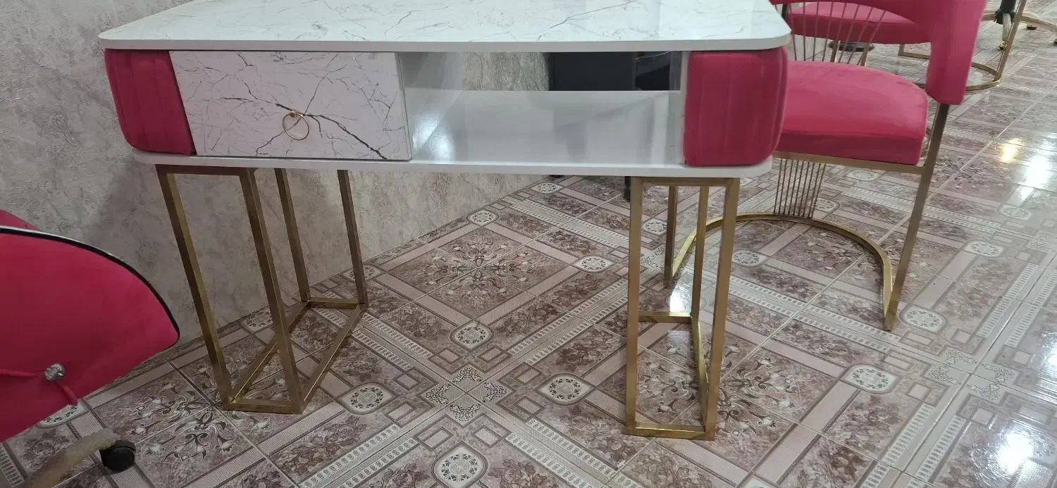 میز ناخون  .صندلی چسترجکدار صندلی سزار فروش فوری|آرایشگاه و سالن‌های زیبایی|نسیم‌شهر, |دیوار