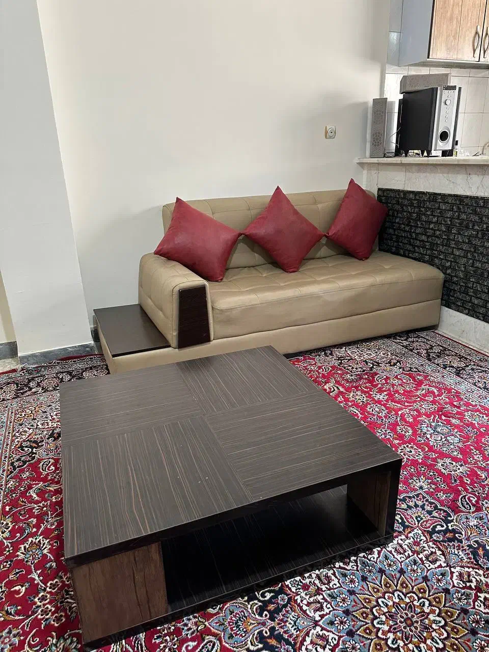 مبل ۷نفره چرمی در حد نو|مبلمان خانگی و میز عسلی|قدس, شهرقدس|دیوار