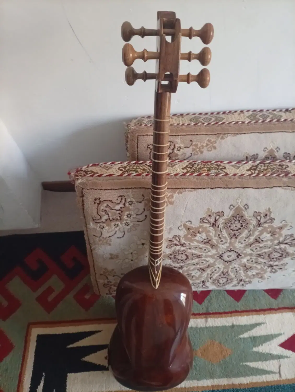 تار|سازهای سنتی|سنندج, |دیوار