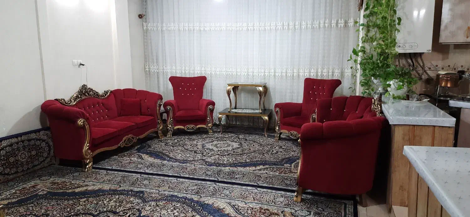 مبل نیمه راحتی ۸ نفره سالم در حد نو|مبلمان خانگی و میز عسلی|برخوار, |دیوار