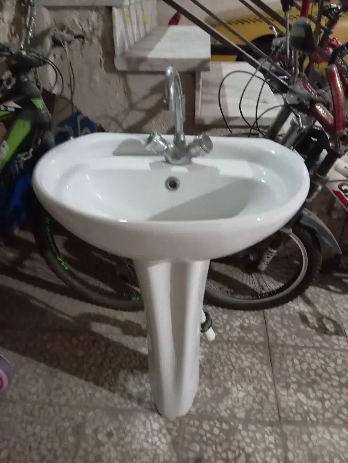 روشویی ، کارکرده با شیر|لوازم سرویس بهداشتی|بومهن, |دیوار