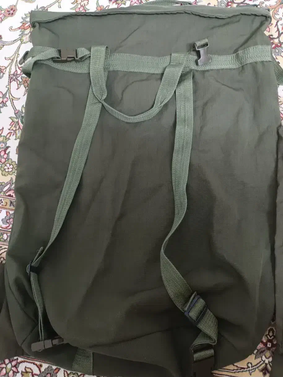 کوله|کیف، کفش، کمربند|قم, منبع آب|دیوار